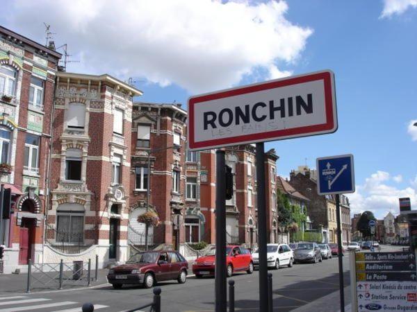 Hotel Grande Chambre + Chambre D'Appoint Ronchin Exteriér fotografie